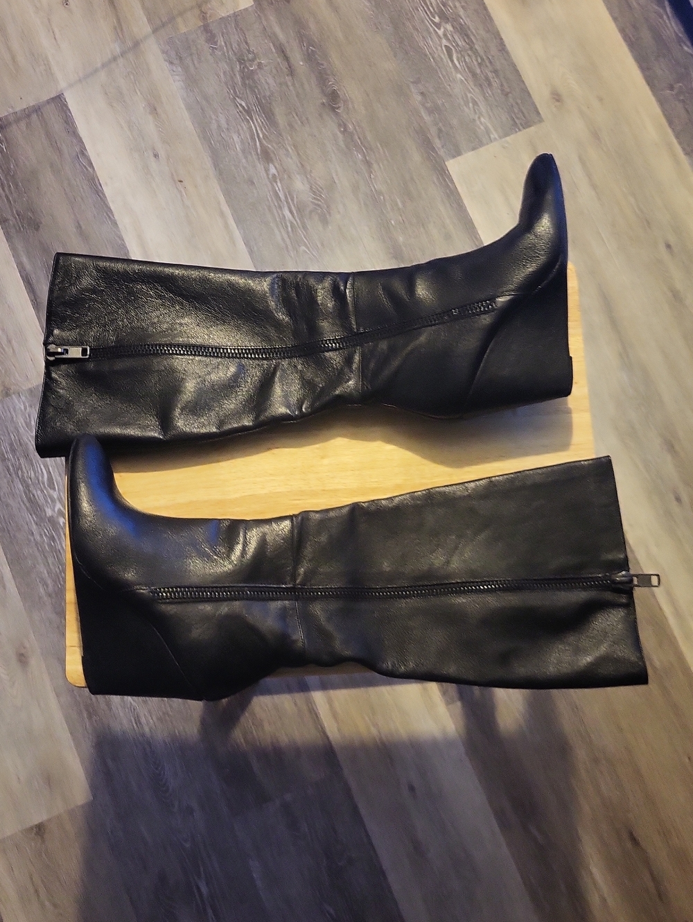 Steve Madden🖤 Women's Classic Chic Black Leather Wedge Knee-High Boots - Picture 2 of 6
